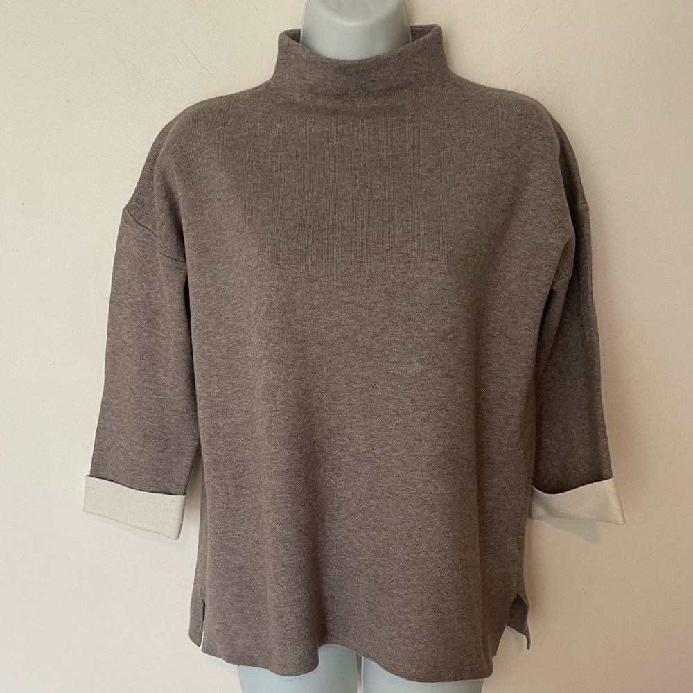Gorgeous Tahari sweater
